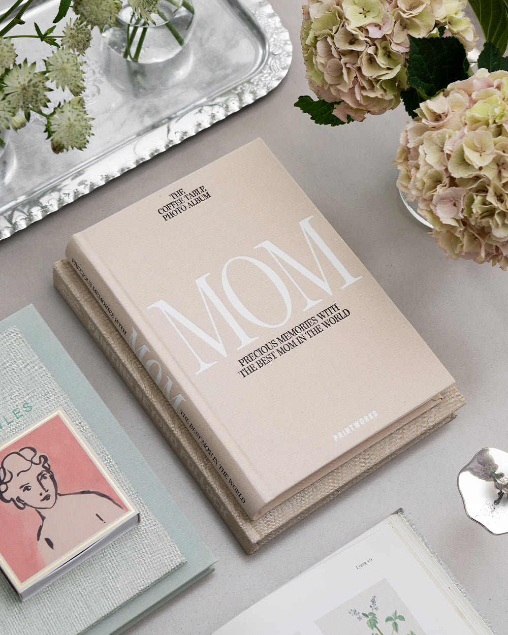 Mom, Beige